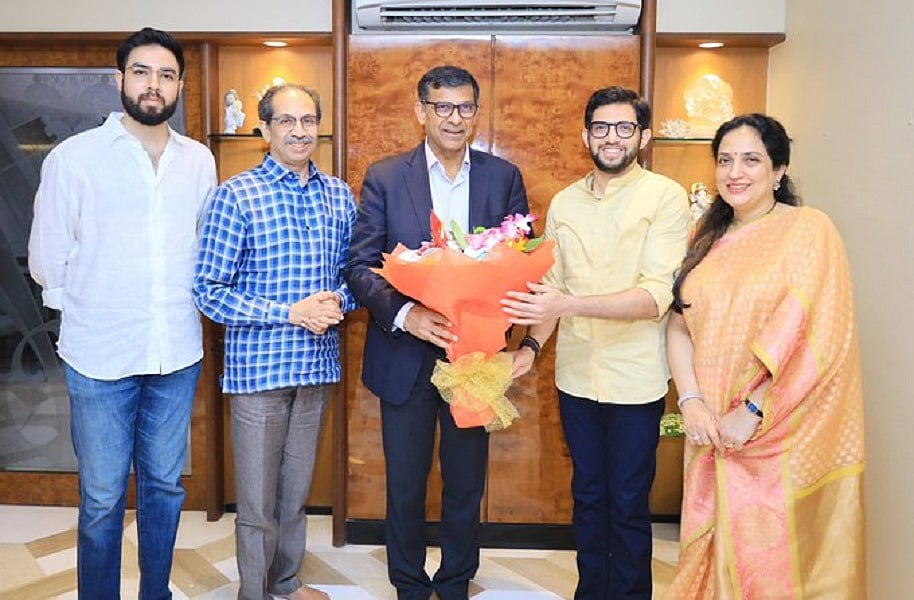 प्रसिद्ध अर्थशास्त्री रघुराम राजन ने उद्धव ठाकरे से की मुलाकात, महाराष्ट्र के सियासी गलियारों में हलचल तेज हुई