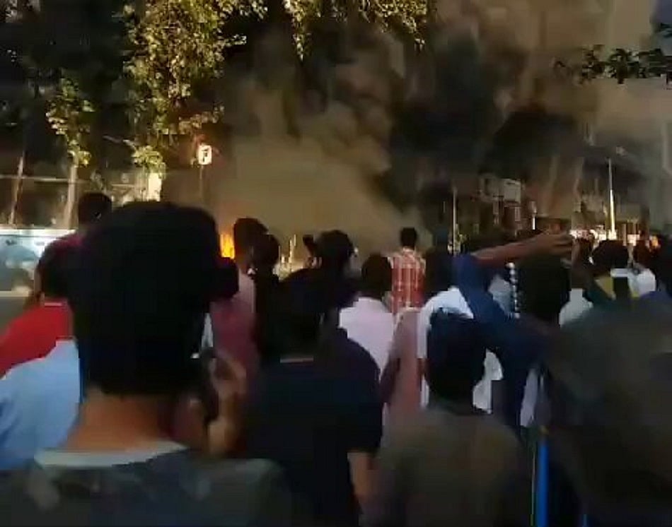 मुंबई की इमारत में आग लगने से महिला की मौत, एक के फंसे होने की आशंका, बचाव अभियान जारी
