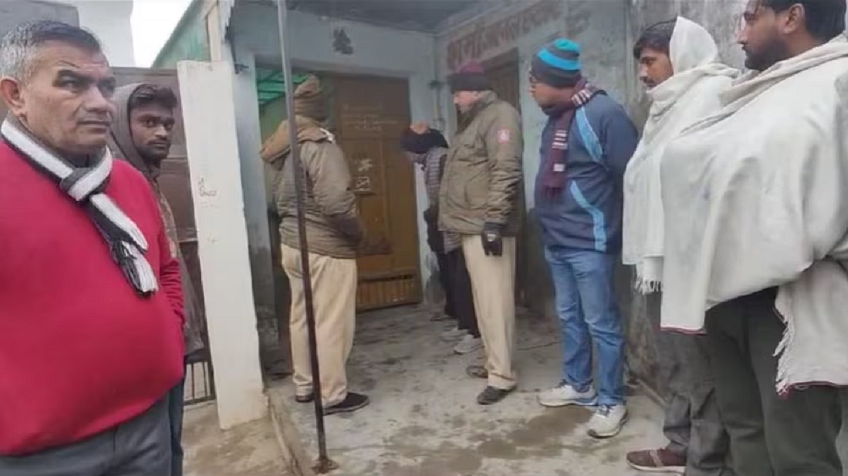 दिल्ली में अंगीठी जलाकर सो रहे 4 लोगों की मौत।