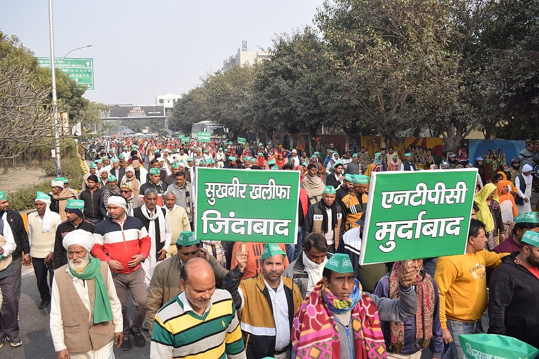 दिल्ली से नोएडा आने वाले रास्ते को किसानों ने घंटों रोका, BJP सांसद का किया घेराव, लगाए नारे, आश्वासन पर हटे