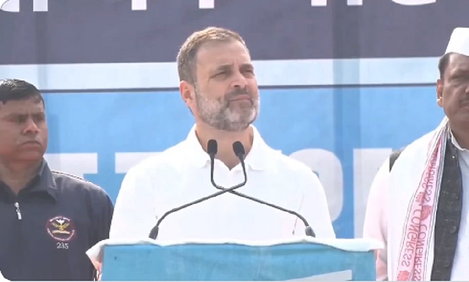 राहुल गांधी का पीएम मोदी से सवाल- सैकड़ों बेटियों का शोषण करने वाले हैवान का प्रचार क्यों किया?