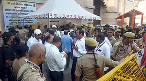 ज्ञानवापी की सर्वे रिपोर्ट सार्वजनिक होने के बाद काशी में पुलिस ने बढ़ाई सतर्कता, चेकिंग अभियान तेज