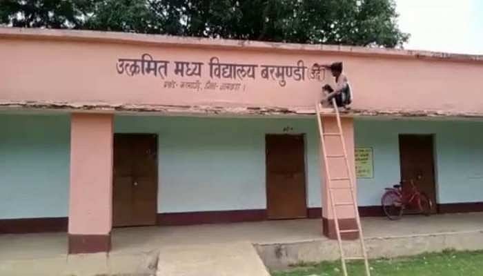 झारखंड के सरकारी स्कूलों में बच्चों की उपस्थिति बढ़ाने के लिए नया प्रयोगा, 'सीटी बजाओ, स्कूल बुलाओ' अभियान