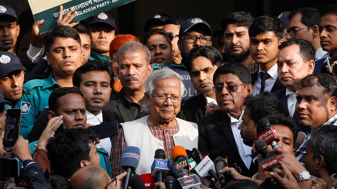 बांग्लादेश में नोबेल विजेता मोहम्मद यूनुस को छह महीने जेल की सजा