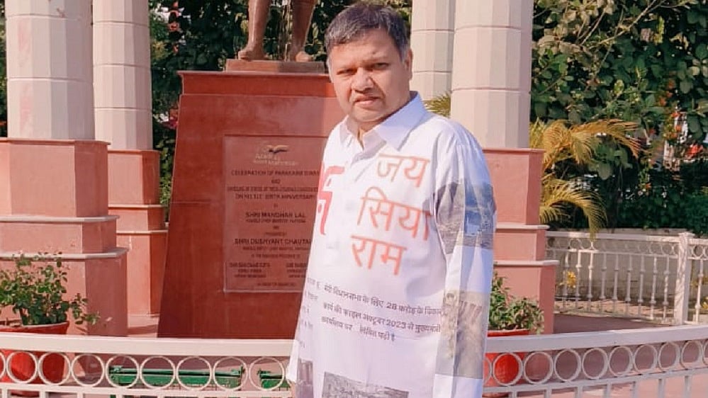 खट्टर सरकार की उपेक्षा से दुखी फरीदाबाद से कांग्रेस विधायक नीरज शर्मा ने कफन का चोला धारण किया 