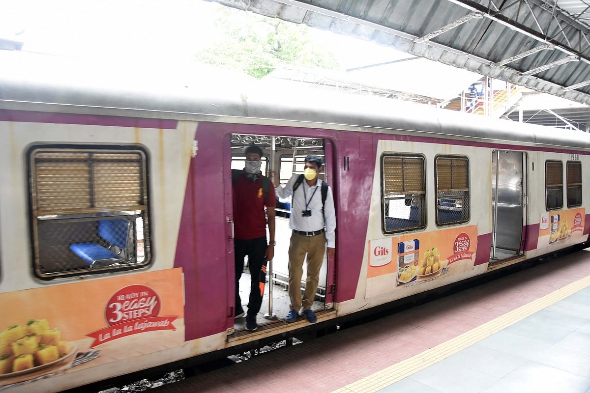 पालघर: मुंबई लोकल ट्रेन की चपेट में आए पश्चिम रेलवे के तीन सिग्नल कर्मचारी, मौत