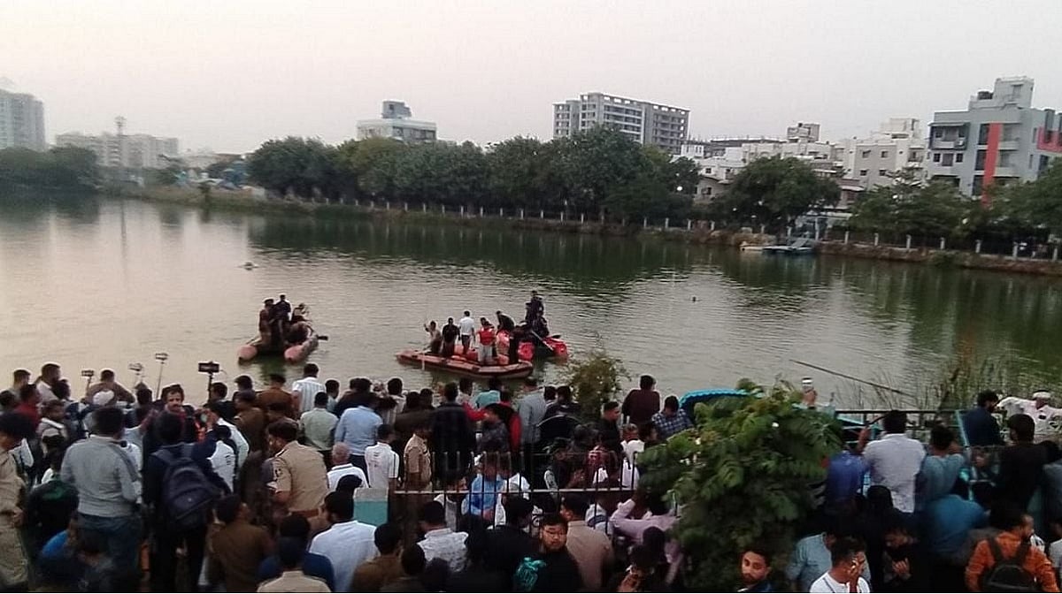 वडोदरा नाव हादसा: 18 लोगों के खिलाफ केस दर्ज, 2 गिरफ्तार, नाव पलटने से 12 स्कूली बच्चों, दो शिक्षकों समेत 14 की मौत