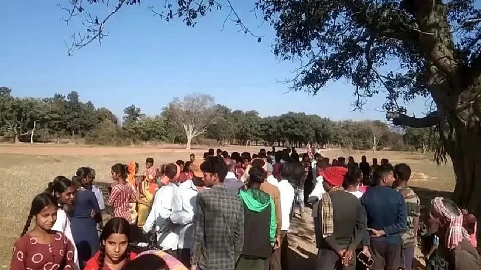 झारखंड के गुमला में जमीन विवाद में 3 की कुल्हाड़ी से काटकर हत्या, एक गंभीर