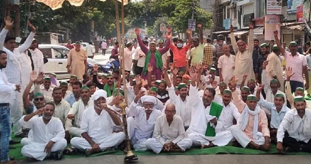 अन्नदाताओं के समर्थन में गुरुग्राम से किसानों ने किया दिल्ली कूच, सैकड़ों को हिरासत में लिया गया