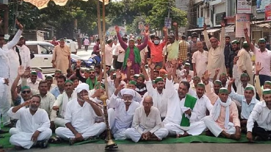 अन्नदाताओं के समर्थन में गुरुग्राम से किसानों ने किया दिल्ली कूच, सैकड़ों को हिरासत में लिया गया