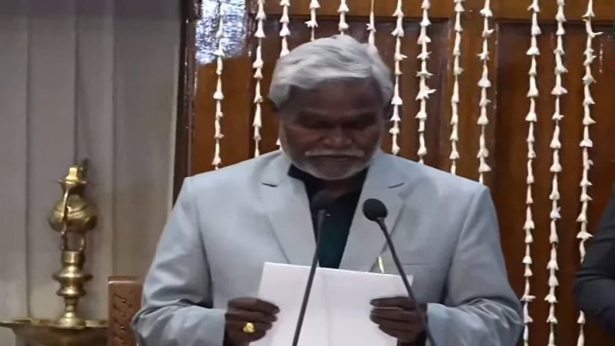 झारखंड के नए CM बने चंपई सोरेन, इन दो विधायकों ने भी ली मंत्री पद की शपथ 