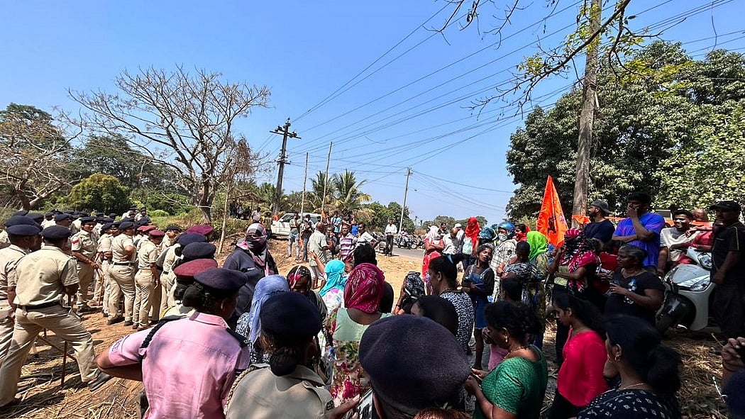 शिवाजी की प्रतिमा का उद्घाटन कर लौट रहे गोवा के मंत्री पर हमला