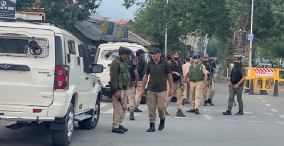 जम्मू-कश्मीर के गांदरबल में पुलिस का एक्शन, कार से साइकोट्रोपिक ड्रग्स बरामद