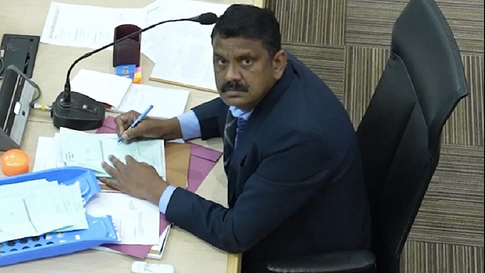 धांधली के लिए रिटर्निंग ऑफिसर पर चलेगा केस! सुप्रीम कोर्ट ने सारे बैलेट पेपर मंगाए, कल सुनवाई