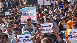 UP Police Exam Cancelled: रद्द हुई यूपी पुलिस सिपाही भर्ती परीक्षा, अभ्यर्थियों के प्रदर्शन के बाद योगी को लेना पड़ा फैसला
