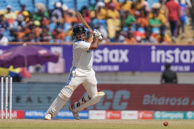 IND vs ENG 3rd Test: दूसरी पारी में भी जमकर गरजा सरफराज का बल्ला, अर्धशतक लगाकर इस खास क्लब में हुए शामिल