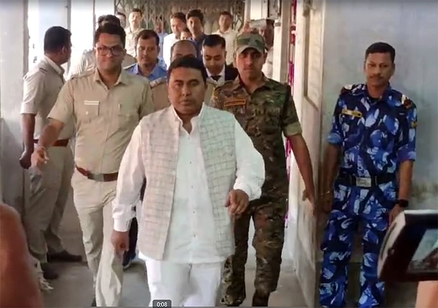 संदेशखाली मामले में शेख शाहजहां को एक और झटका, TMC ने 6 साल के लिए पार्टी से निलंबित किया