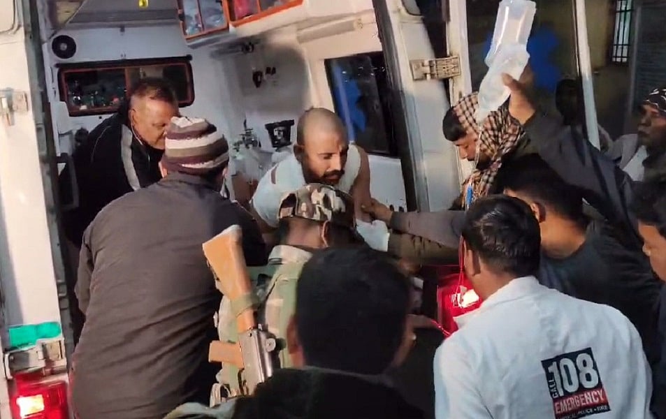 झारखंड के चतरा में नक्सलियों से मुठभेड़ में पुलिस के दो जवान शहीद, तीन घायल, एक की हालत गंभीर