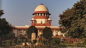 वक्फ कानून की वैधता को चुनौती देने वाली याचिकाओं पर सुप्रीम कोर्ट में आज होगी सुनवाई