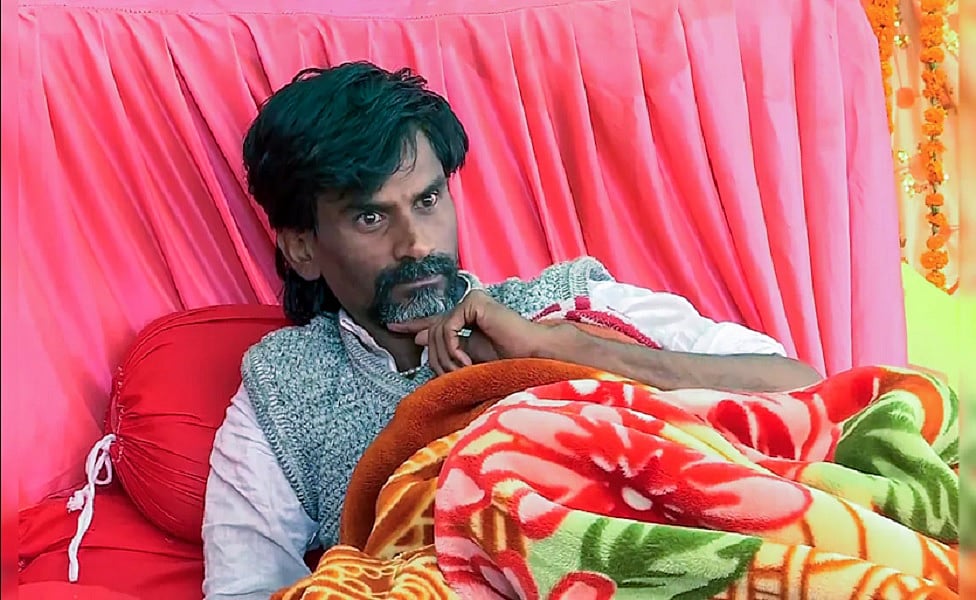 मनोज जरांगे ने फडणवीस पर फिर साधा निशाना, अभद्र भाषा के इस्तेमाल पर खेद जताया