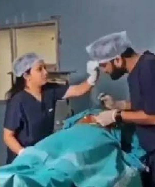 कर्नाटक: OT में प्री-वेडिंग शूट करने वाले डॉक्टर की नौकरी गई, स्वास्थ्य मंत्री ने की कड़ी कार्रवाई