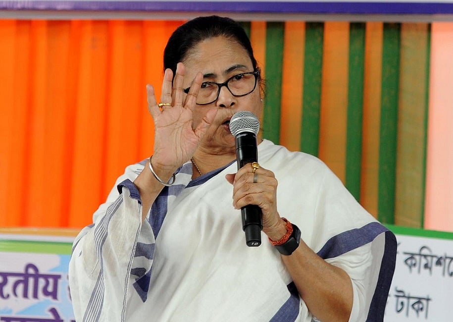 ‘रेलवे पूरी तरह लावारिस’, केंद्र की दिलचस्पी केवल केवल किराया बढ़ाने में है, बंगाल रेल हादसे पर भड़कीं ममता