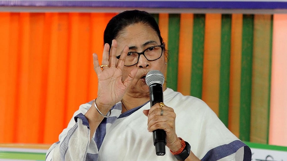 ‘रेलवे पूरी तरह लावारिस’, केंद्र की दिलचस्पी केवल केवल किराया बढ़ाने में है: ममता