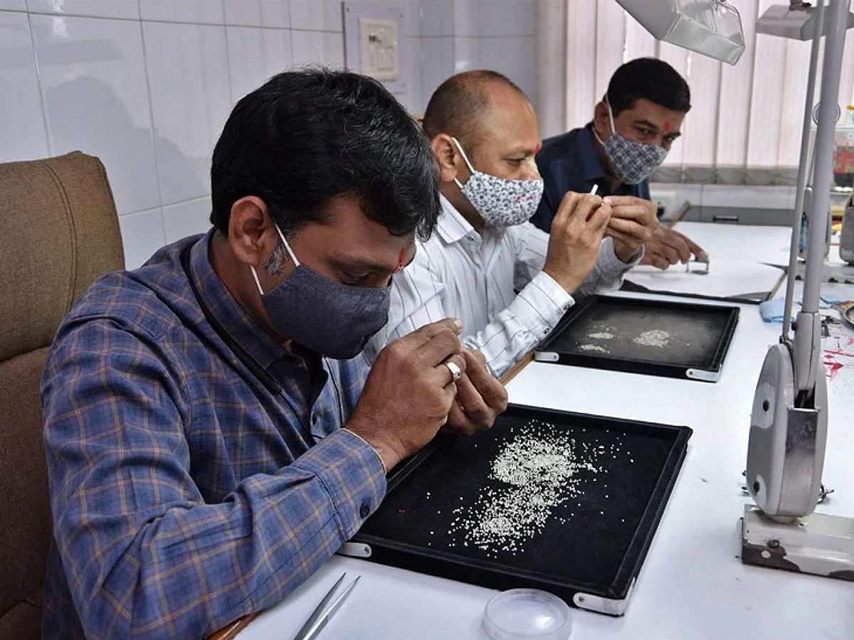 गुजरात: गिफ्ट सिटी का हाल नौ दिन चले अढ़ाई कोस जैसा
