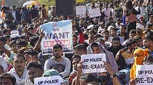 यूपी पुलिस भर्ती पेपर लीक मामले में एसटीएफ ने पहली गिरफ्तारी की, दूसरे आरोपी की तलाश जारी