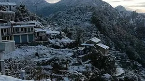 उत्तराखंड में बारिश-बर्फबारी और तेज आंधी का अलर्ट जारी, चारधाम यात्रा पर जाने वालों को सावधानी बरतने की सलाह