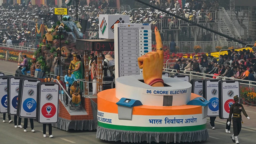 इस साल 26 जनवरी को गणतंत्र दिवस परेड में चुनाव आयोग की झांकी भी शामिल की गई थी (फोटो - Getty Images)
