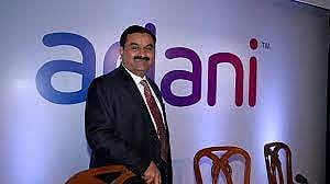 अर्थजगतः अमेरिका से आई खबर, अडानी ग्रुप के शेयर 8% तक टूटे, दक्षिण कोरिया में नेटफ्लिक्स, वेव के खिलाफ जांच