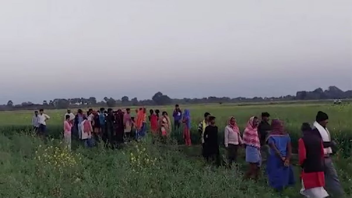 पटना में खेत में मिला बच्चे का शव।
