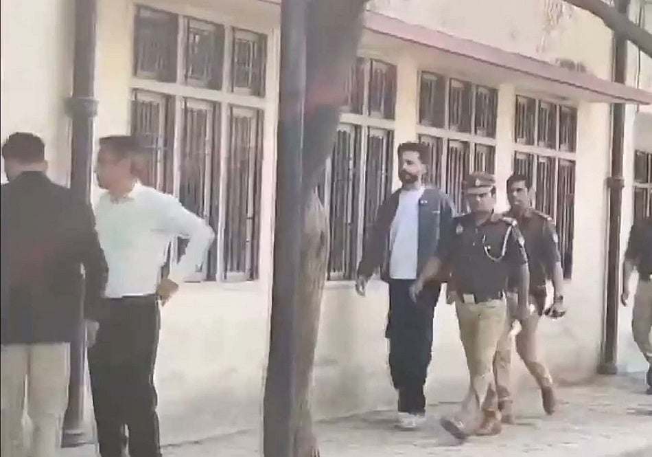 यूट्यूबर एल्विश यादव को बड़ी राहत, सांपों के जहर मामले में सुप्रीम कोर्ट ने रद्द की यूपी पुलिस की FIR