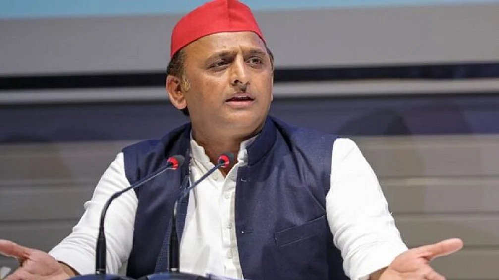बीजेपी के सत्ता से बेदखल होने तक संविधान पर खतरा बरकरार : अखिलेश