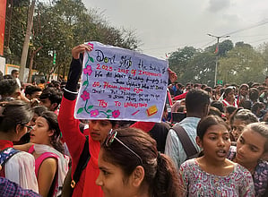 बिहार नामांकन विवाद: छात्रों का प्रदर्शन, सड़कें जाम- जानें पूरा मामला
