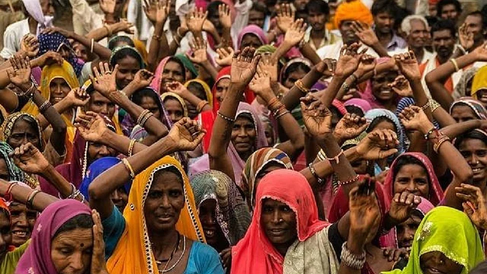 सदियों के संघर्ष से औरतों ने पाए कई हक, लेकिन वजूद का सवाल तो अब भी सवाल ही है