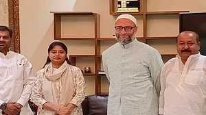 लोकसभा चुनावः UP में अपना दल कमेरावादी का AIMIM के साथ गठबंधन, पल्लवी पटेल और ओवैसी ने की घोषणा