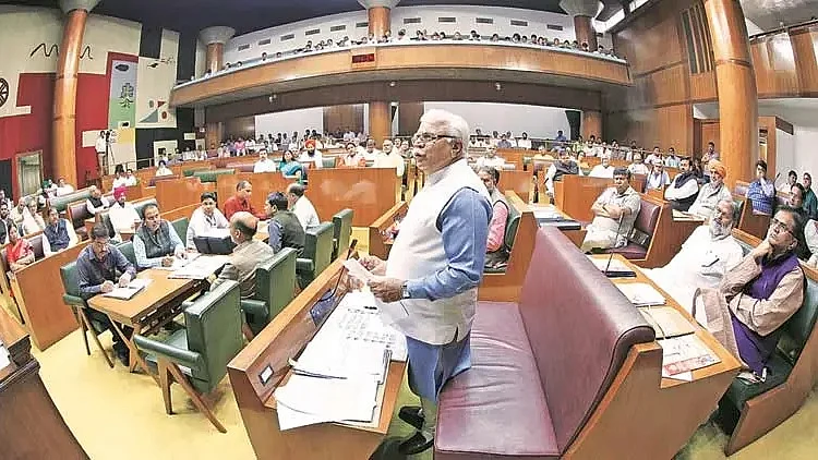 हरियाणा विधानसभा में हंगामे के बीच बीजेपी सरकार को वापस लेना पड़ा खट्टर के लिए धन्यवाद प्रस्ताव