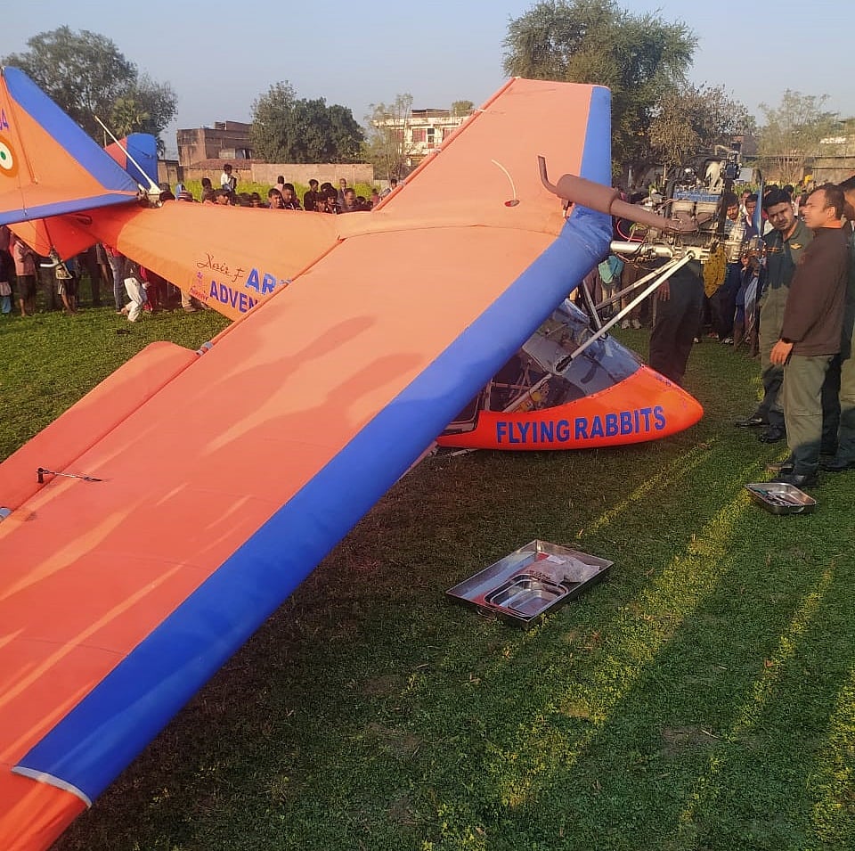 बिहार: ट्रेनिंग के दौरान सेना का एयरक्राफ्ट खेत में गिरा, मची अफरातफरी, दोनों पायलट सुरक्षित
