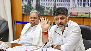 कर्नाटक को विस्फोट से दहलाने की धमकी, शिवकुमार और सिद्धरमैया को मिला मेल, पुलिस जांच में जुटी