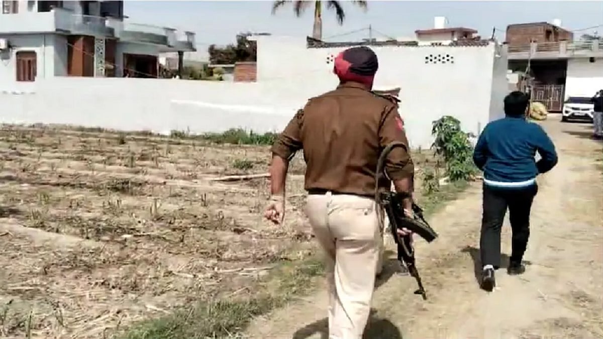 पंजाब में छापेमारी करने पहुंची पुलिस टीम पर फायरिंग, एक कांस्टेबल की मौत