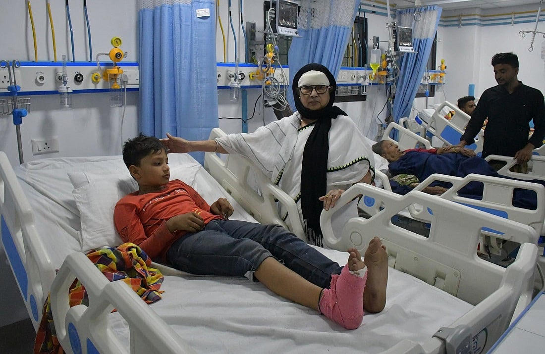 कोलकाता में निर्माणाधीन इमारत ढहने से 7 लोगों की मौत, घायलों से मिलीं ममता, कड़ी कार्रवाई का किया ऐलान
