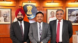 ज्ञानेश कुमार और सुखबीर सिंह संधू ने संभाला चुनाव आयुक्त का पदभार, इस मामले में SC में अहम सुनवाई आज