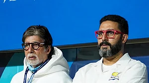 अमिताभ बच्चन ने अस्पताल में भर्ती होने की खबर को बताया फर्जी, हार्ट की एंजियोप्लास्टी की खबर निकली झूठी