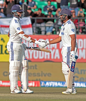 IND vs ENG: धर्मशाला में कुलदीप और अश्विन के आगे इंग्लैंड पस्त, पहली पारी 218 पर सिमटी, भारत 135/1 पर मजबूत