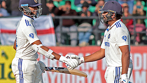 IND vs ENG: धर्मशाला में कुलदीप और अश्विन के आगे इंग्लैंड पस्त, पहली पारी 218 पर सिमटी, भारत 135/1 पर मजबूत