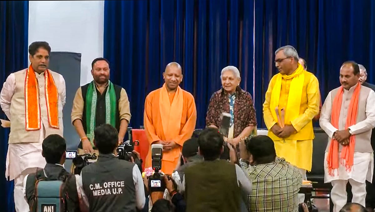 योगी कैबिनेट का विस्तार, ओमप्रकाश राजभर, दारा चौहान, सुनील शर्मा और अनिल कुमार ने मंत्री पद की शपथ ली