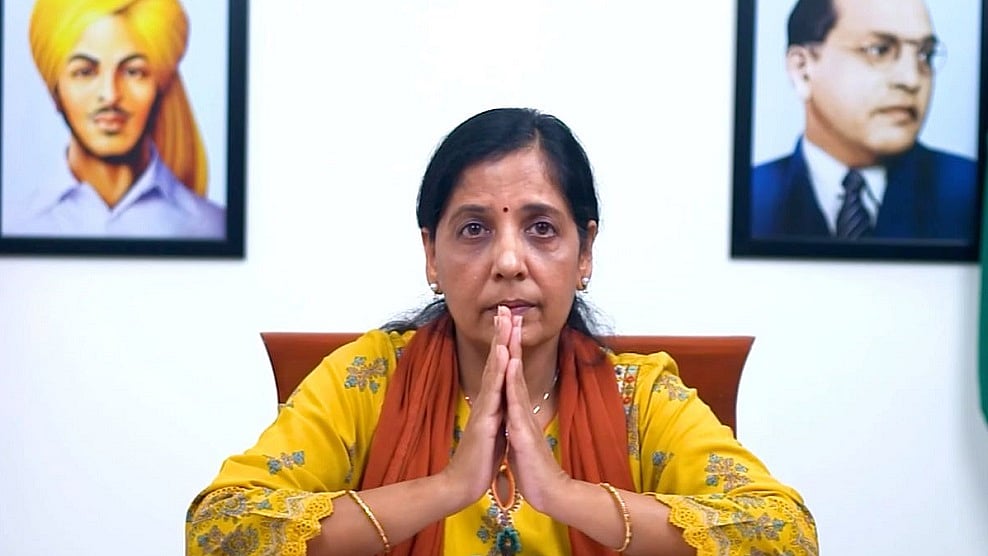 अरविंद केजरीवाल की पत्नी सुनीता का आरोप- आप नेता तबीयत ठीक नहीं, बहुत परेशान किया जा रहा है