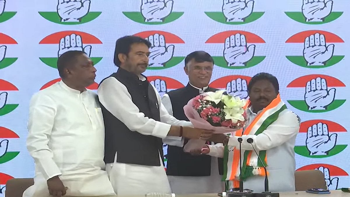 लोकसभा चुनाव से ठीक पहले BJP को एक और झटका, झारखंड से बीजेपी विधायक जय प्रकाश पटेल कांग्रेस में शामिल